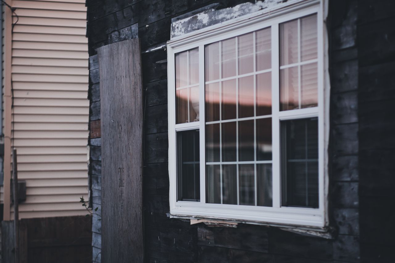 pexels introspectivedsgn 12654941 Safety Glass Repair